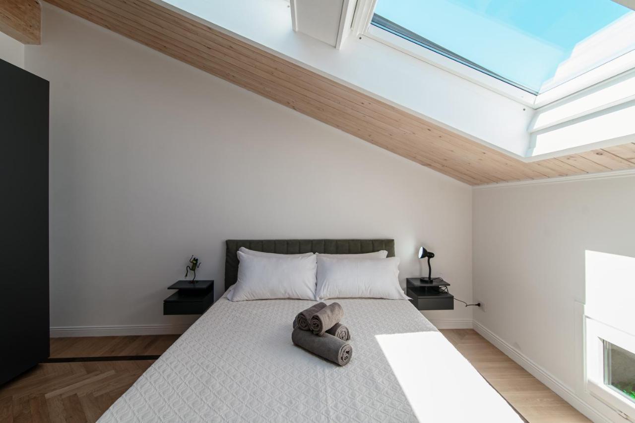 Attic 64 - The House Of Travelers Lägenhet Como Exteriör bild