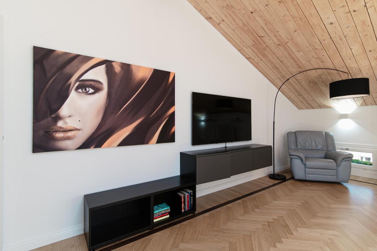Attic 64 - The House Of Travelers Lägenhet Como Exteriör bild