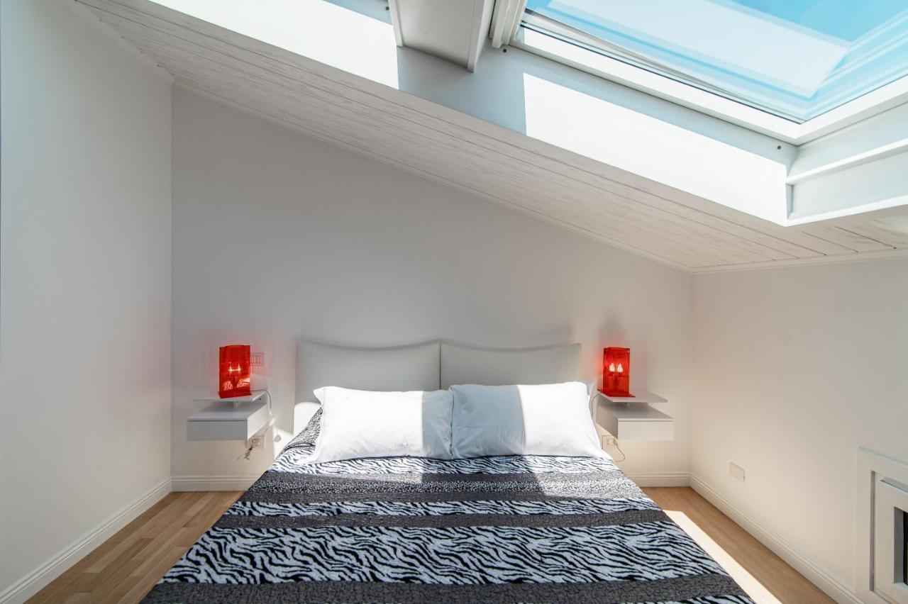 Attic 64 - The House Of Travelers Lägenhet Como Exteriör bild
