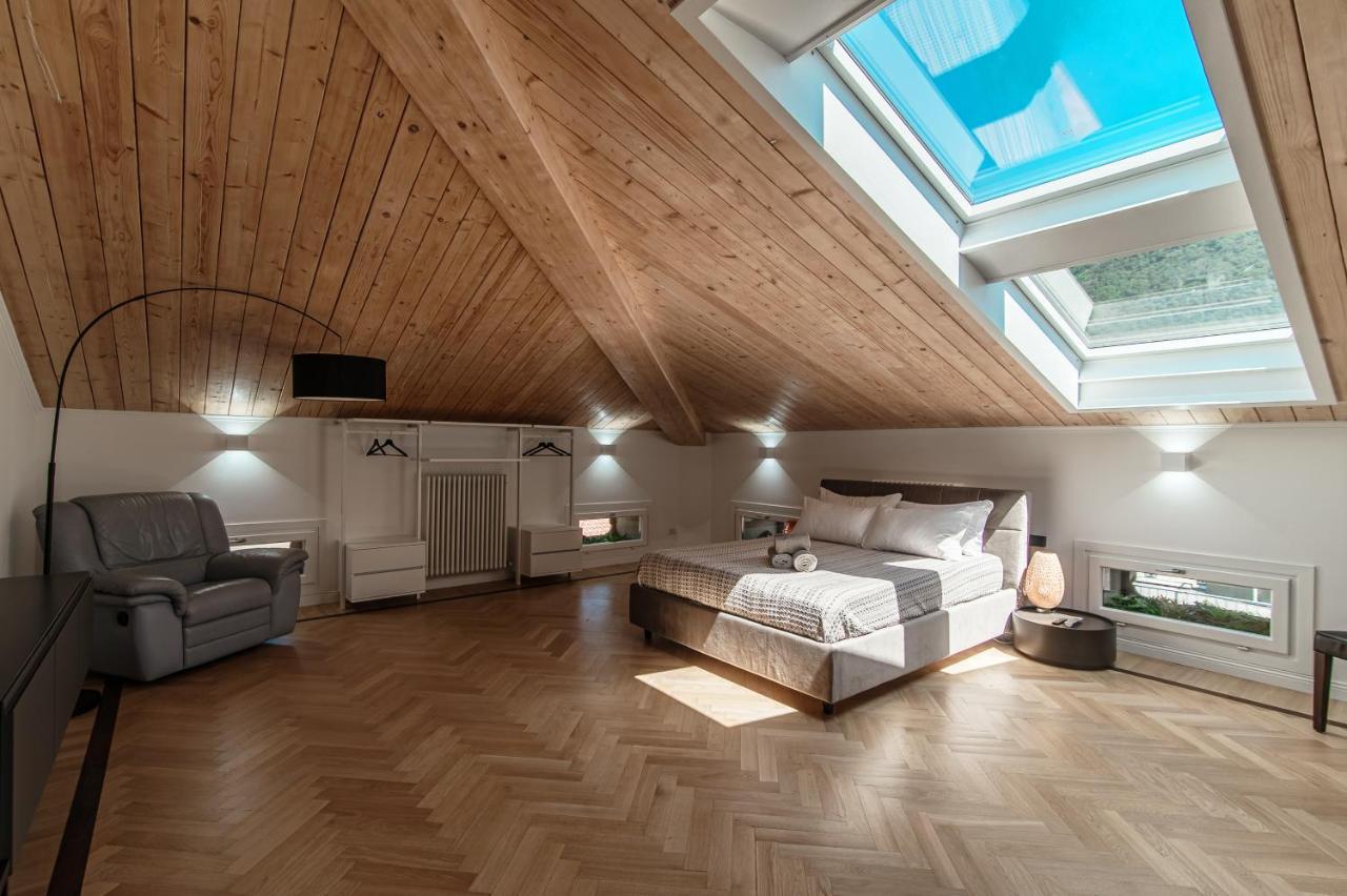 Attic 64 - The House Of Travelers Lägenhet Como Exteriör bild