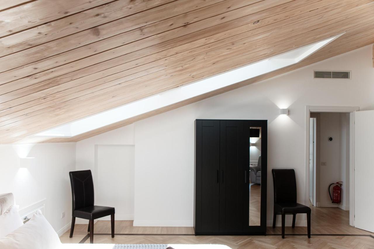 Attic 64 - The House Of Travelers Lägenhet Como Exteriör bild