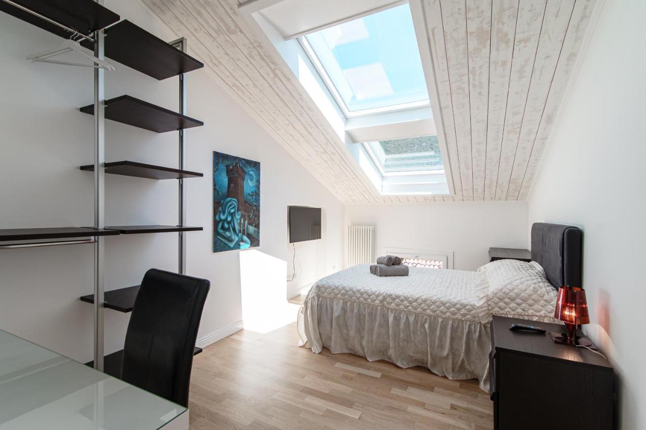 Attic 64 - The House Of Travelers Lägenhet Como Exteriör bild